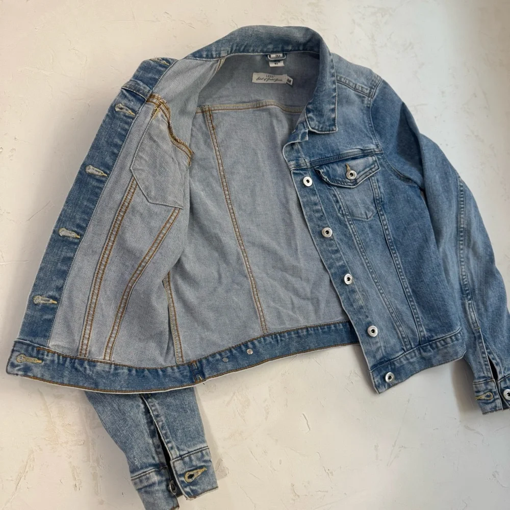 3/$20 H&M L.O.G.G. Classic Light Wash Denim Jacket Women’s Size 8 - Picture 12 of 14